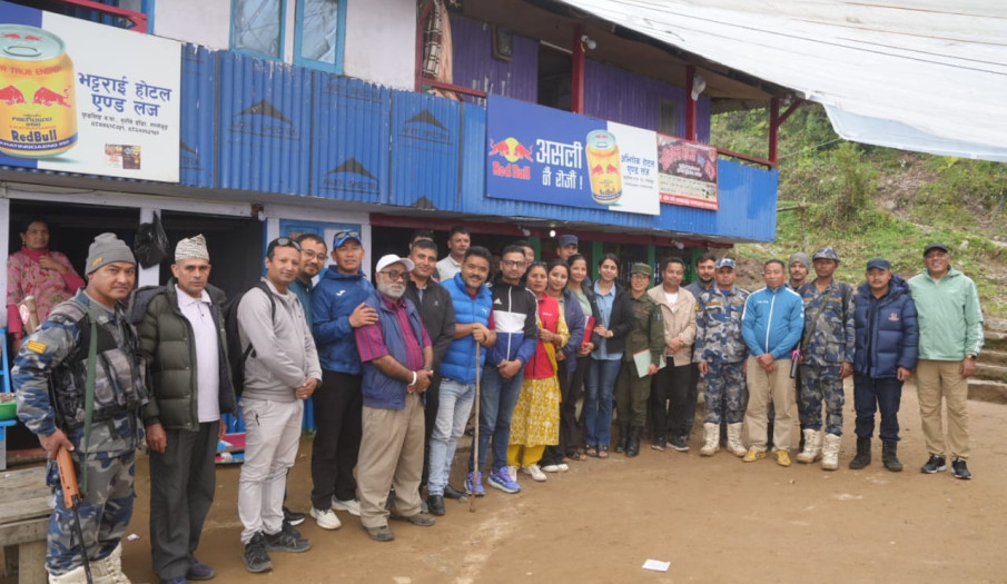 मिति २०८२।०६।०६ मा सहायक प्रमुख जिल्ला अधिकारी श्री सन्दिपा खड्काबाट फुङलिङ नगरपालिका वडा नं. १०  पाथीभरा मन्दिरा क्षेत्र (काफ्लेपाटी र माथिल्लो फेदि) बजार अनुगमन तथा निरीक्षण गरिएको